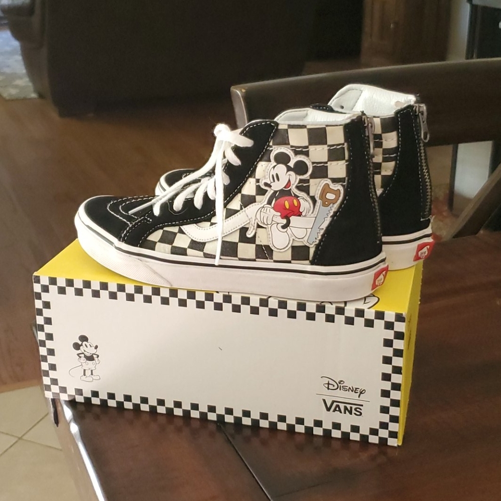 Vans x disney sk8 hi top